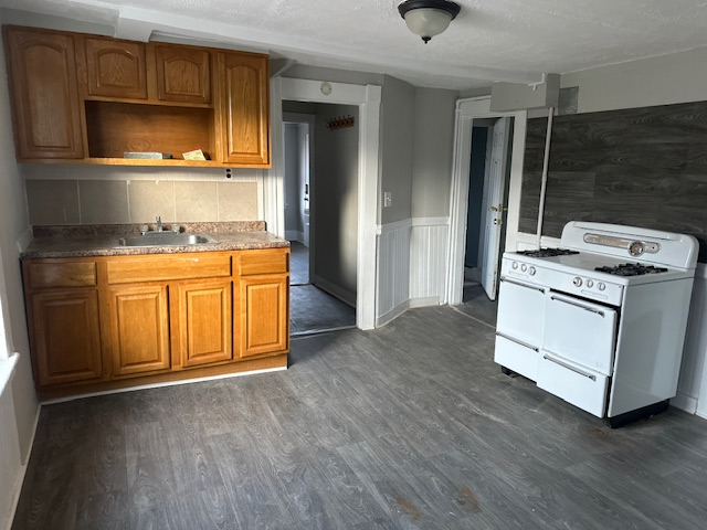 89 Wood St #1 - Photo 5 of 9