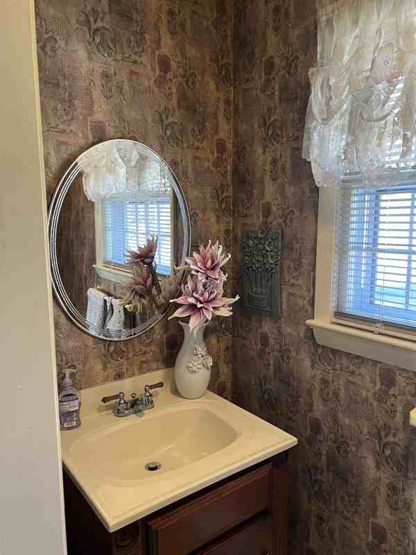 5415 Tolson Rd - Photo 5 of 14