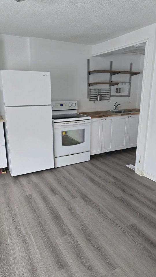 39 Scott Crescent - Photo 2 of 8