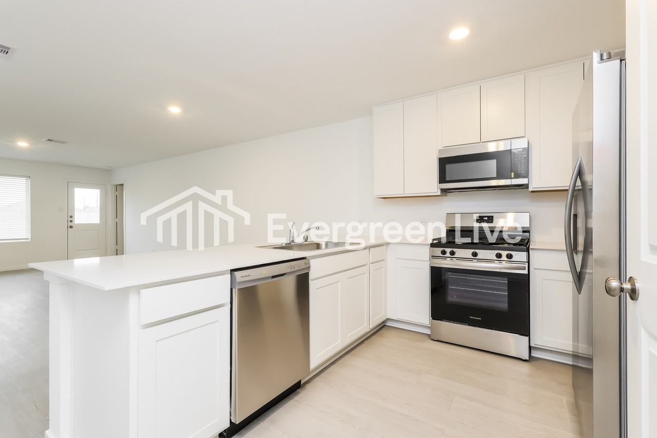 10813 Bird Of Paradise Ln - Photo 4 of 16