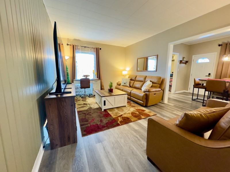 922 W Broadway St #1 - Photo 3 of 20