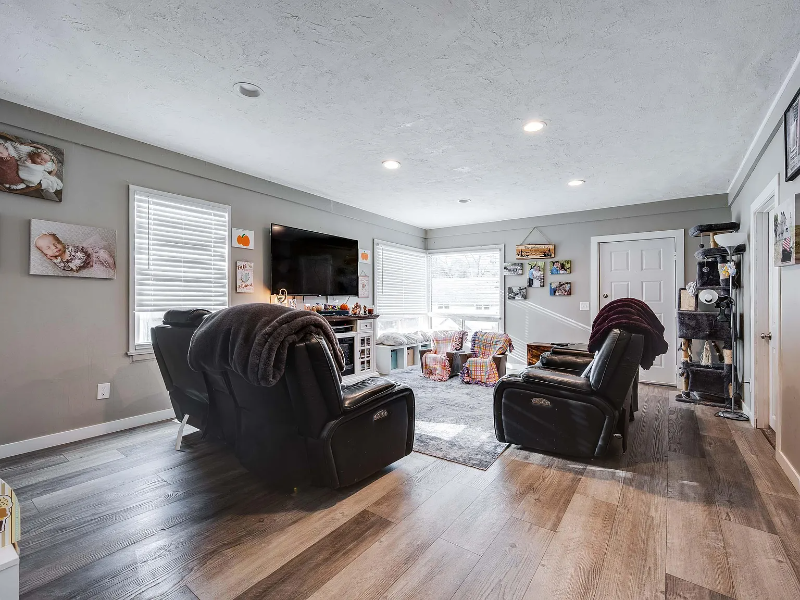 705 South East Street - Photo 4 of 20