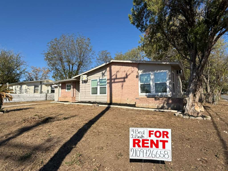 331 Lanark Drive - Photo 2 of 14