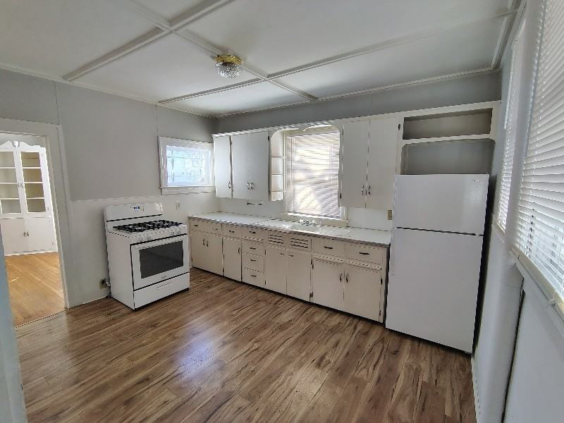 246 W 6th St #1 - Photo 4 of 9