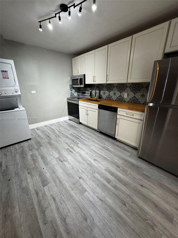 525 Northeast 1st Avenue - Photo 2 of 3