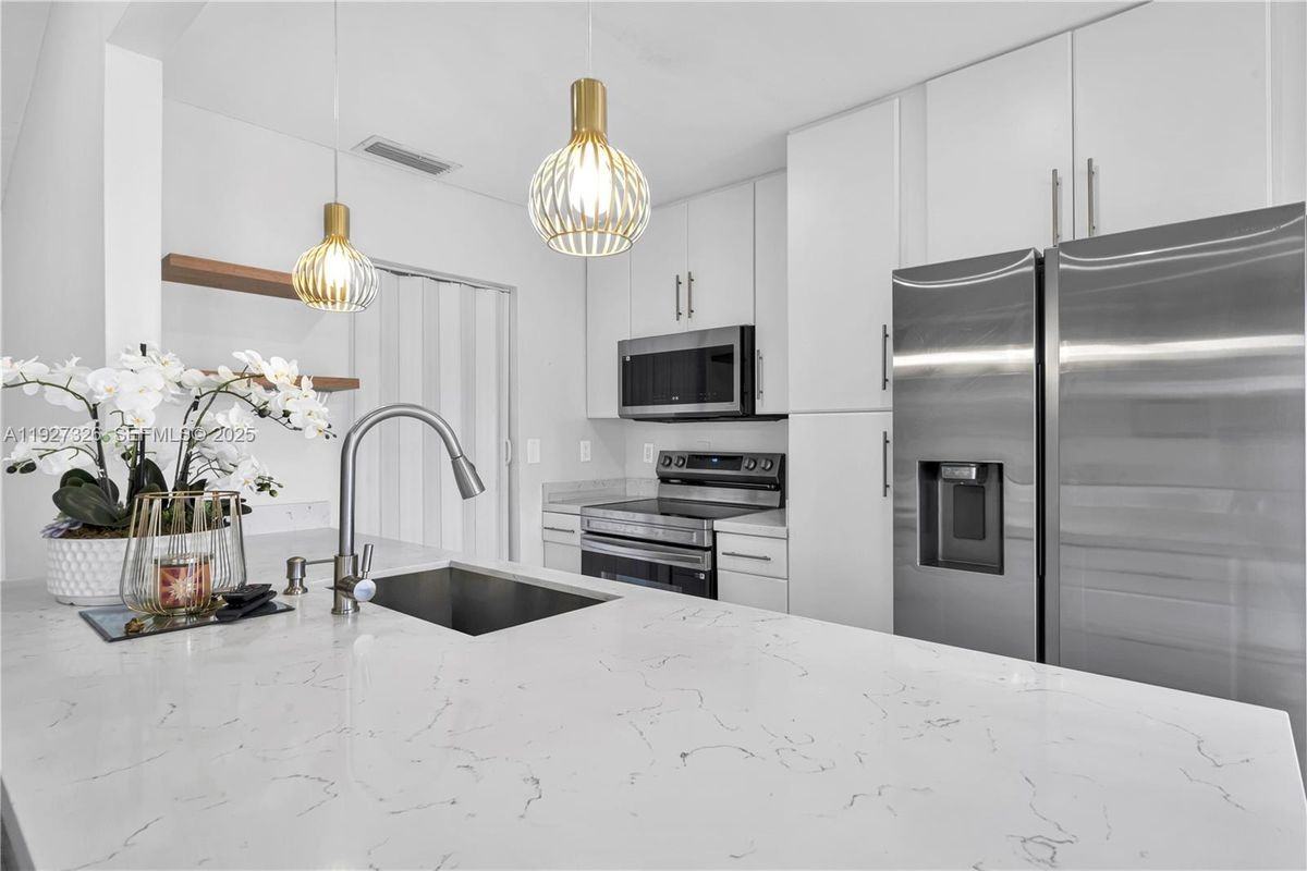 11974 Sw 110th Street Cir S - Photo 2 of 3