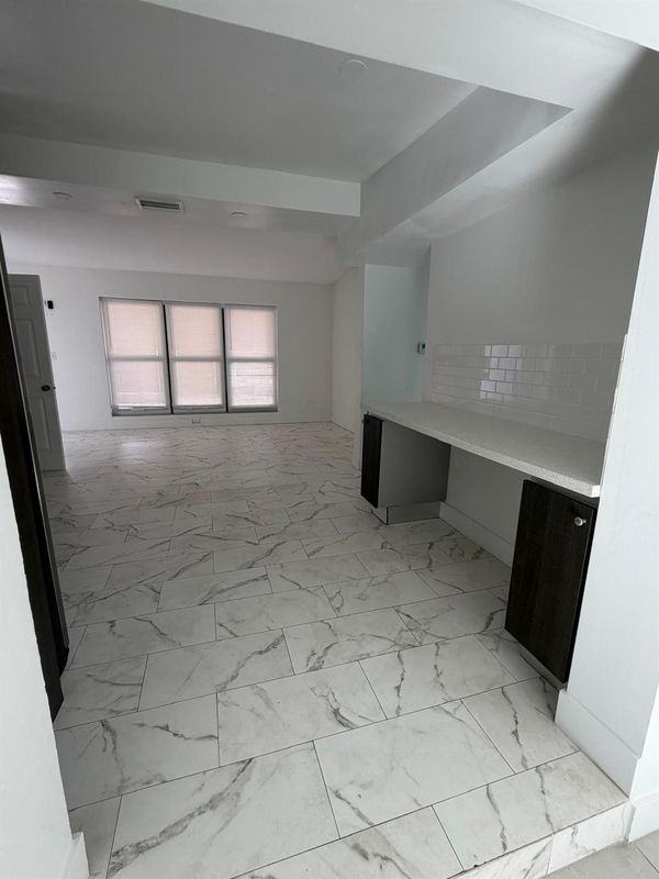 4160 Northeast 15th Avenue - Photo 2 of 9