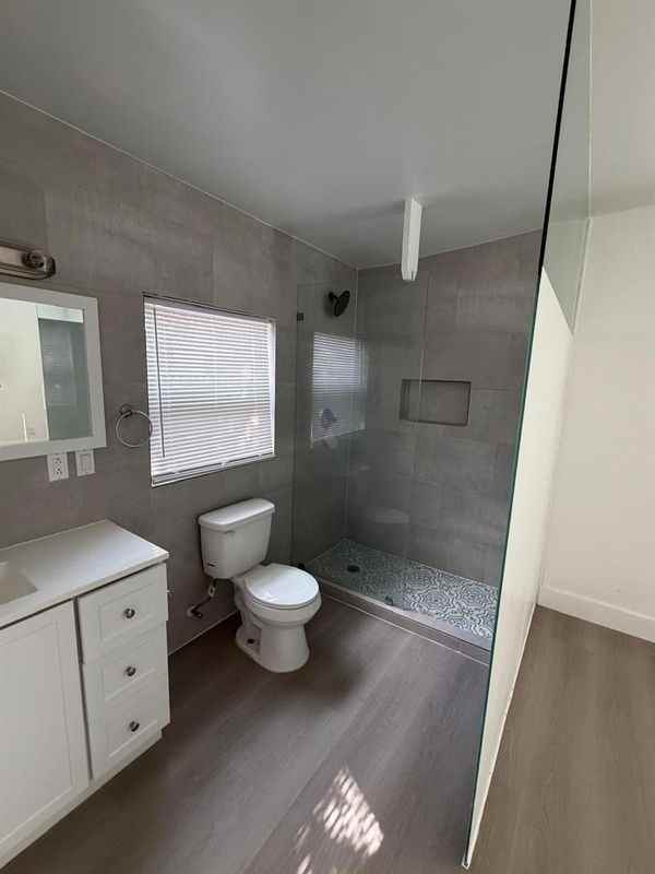 4160 Northeast 15th Avenue - Photo 3 of 9