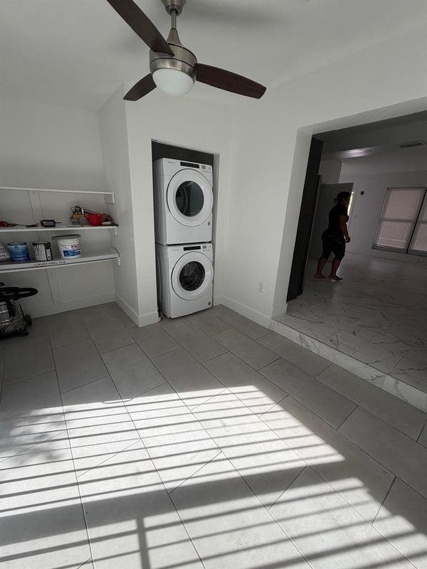 4160 Northeast 15th Avenue - Photo 5 of 9