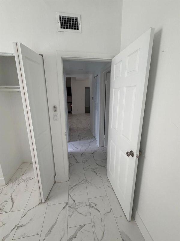 4160 Northeast 15th Avenue - Photo 7 of 9