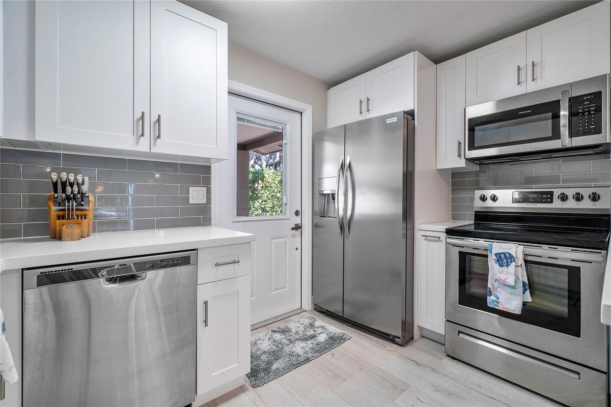 1634 Northeast 3rd Avenue - Photo 3 of 22