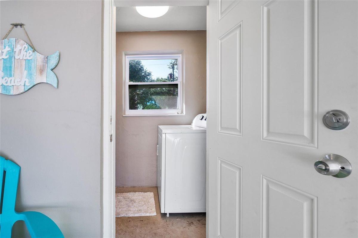 1634 Northeast 3rd Avenue - Photo 5 of 22