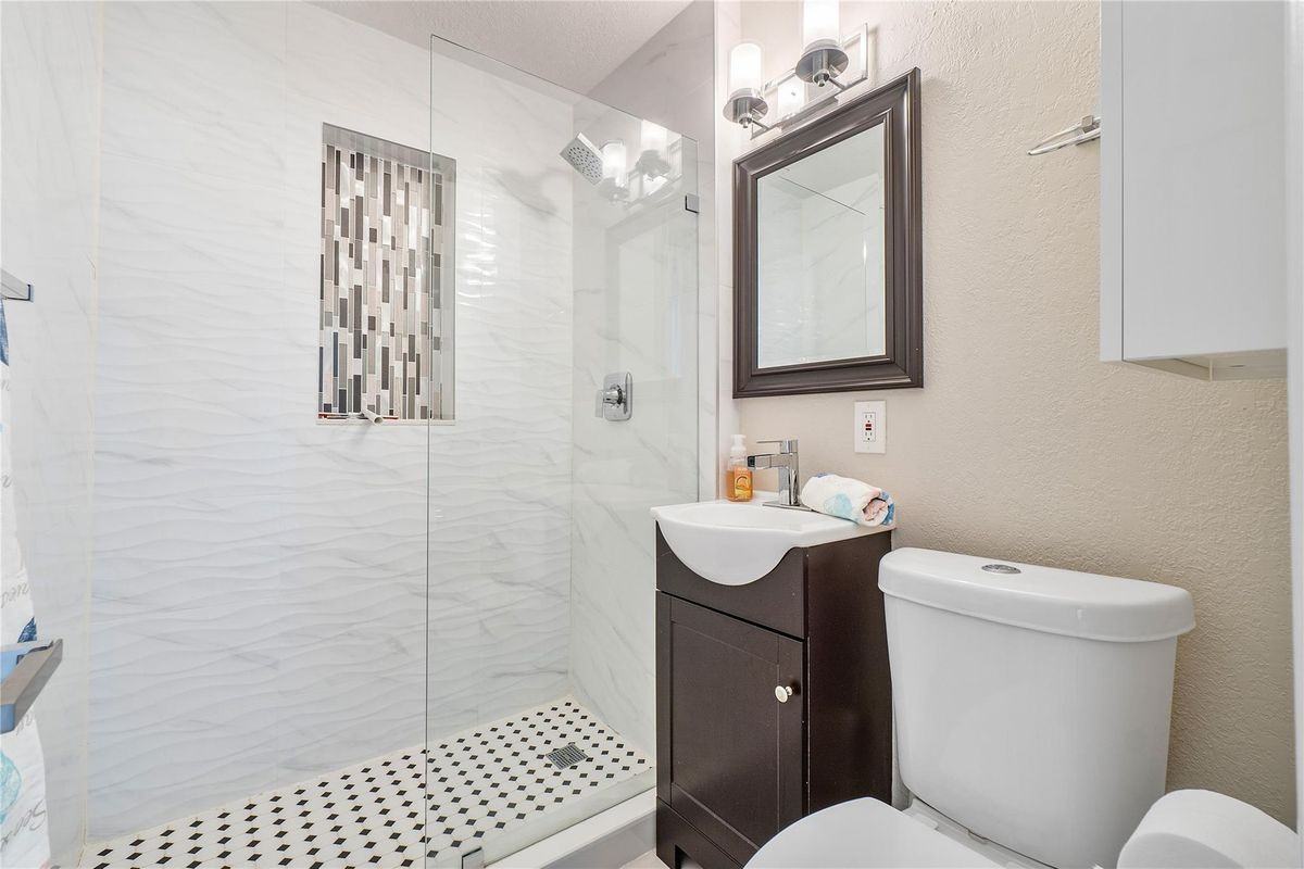 1634 Northeast 3rd Avenue - Photo 6 of 22