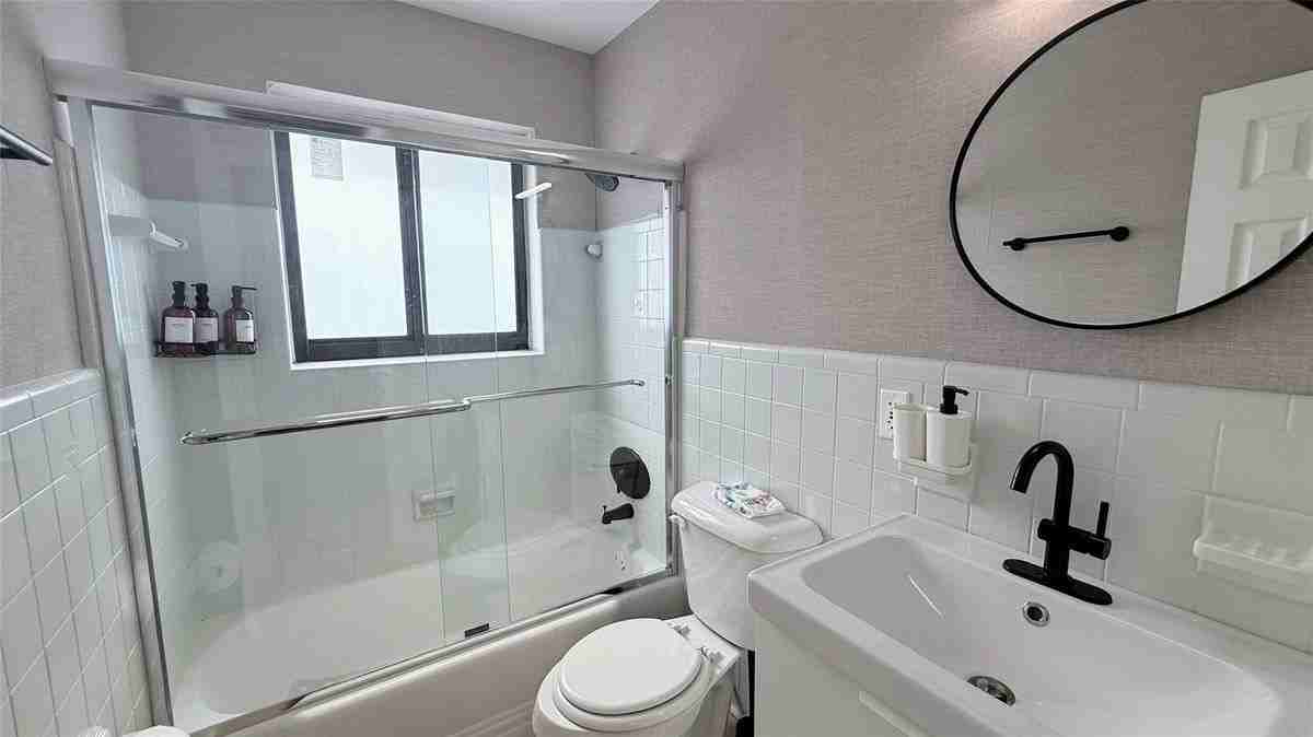 433 Nw 15th Way - Photo 3 of 29