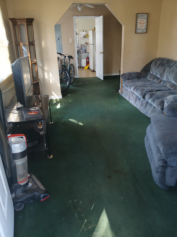 1101 Colorado St - Photo 3 of 11