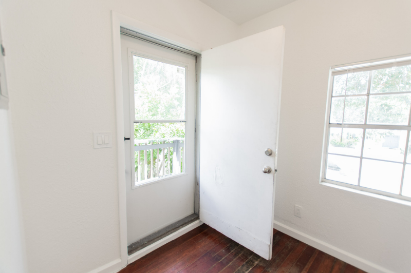 1134 38th Avenue North - Photo 3 of 5