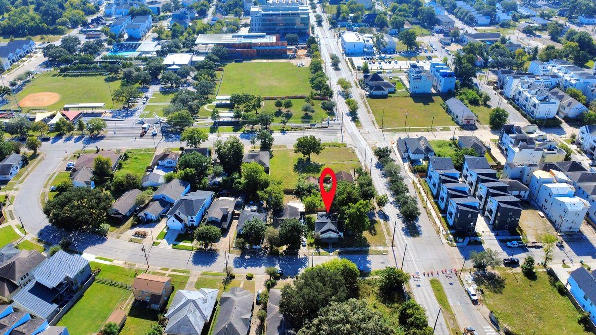 3119 Saint Emanuel Street - Photo 3 of 10