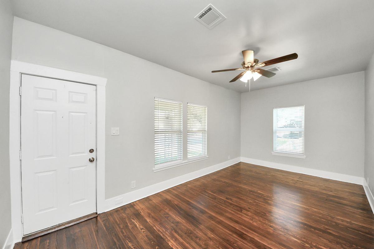 3119 Saint Emanuel Street - Photo 5 of 10