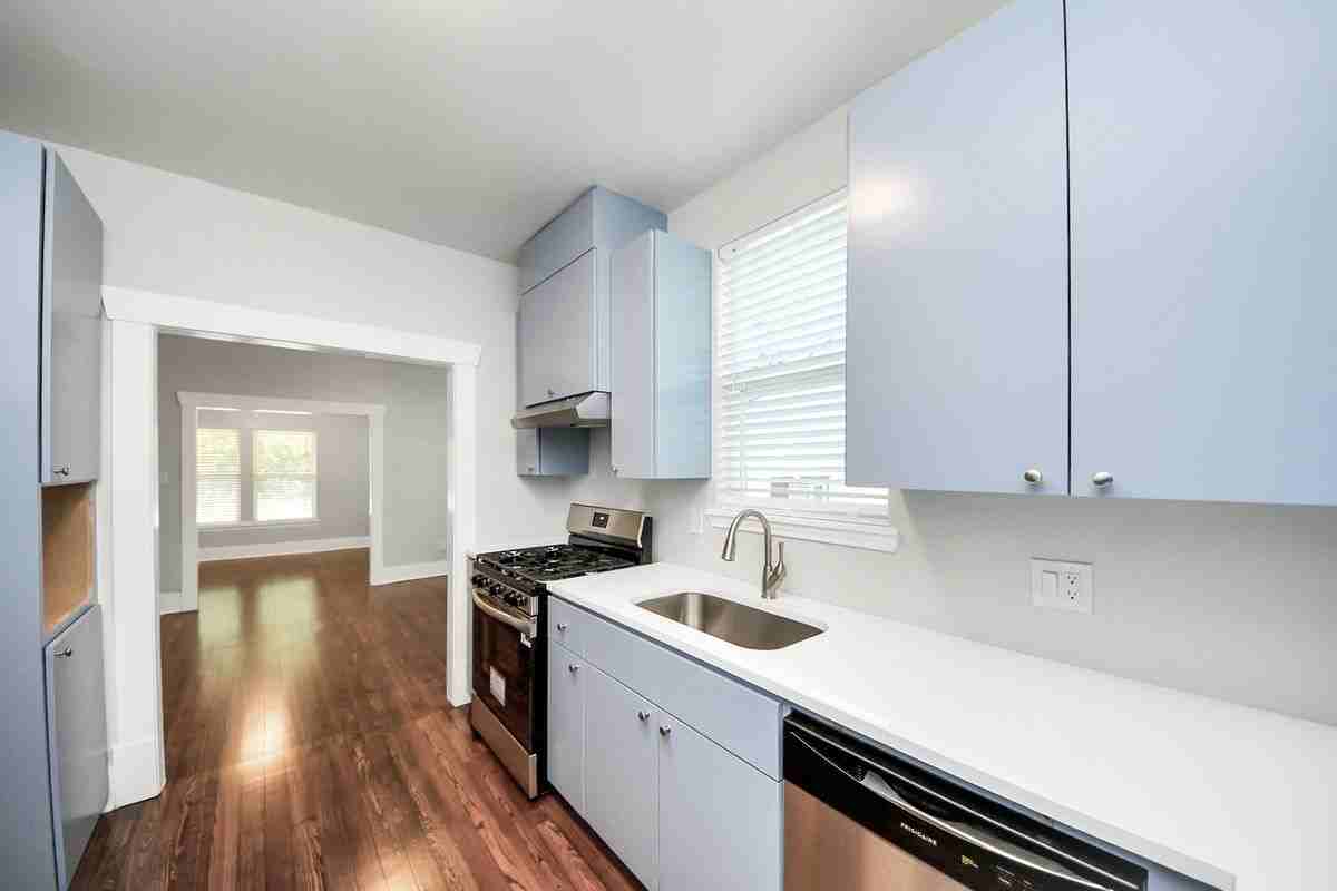 3119 Saint Emanuel Street - Photo 7 of 10