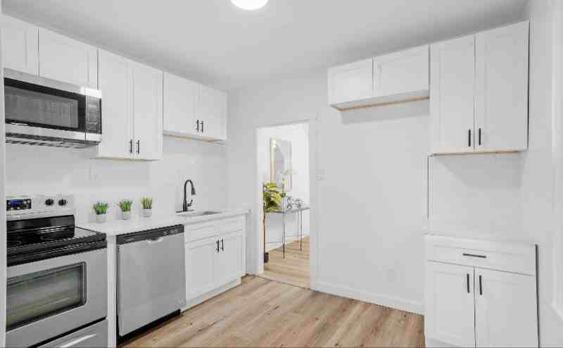 1214 E Stafford St - Photo 3 of 10