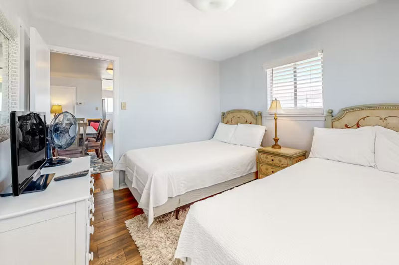 5994 Beach Blvd - Photo 6 of 17