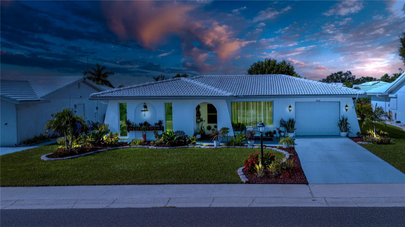 3906 Chinaberry Road - Photo 2 of 20