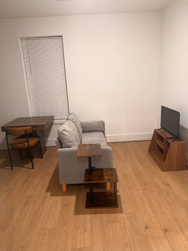 1901 S Victory Dr - Photo 2 of 7