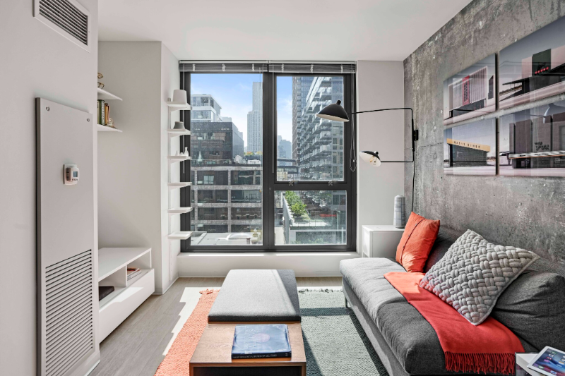 181 W Superior St - Photo 2 of 13