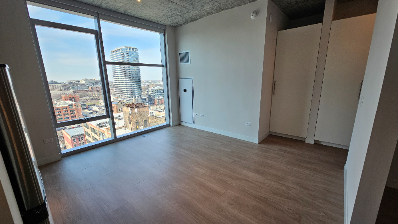 208 W Chicago Ave - Photo 3 of 15