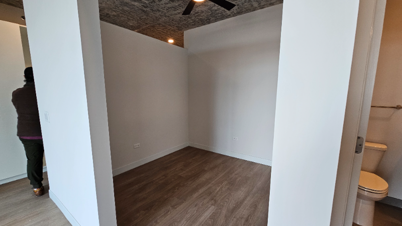 208 W Chicago Ave - Photo 4 of 15