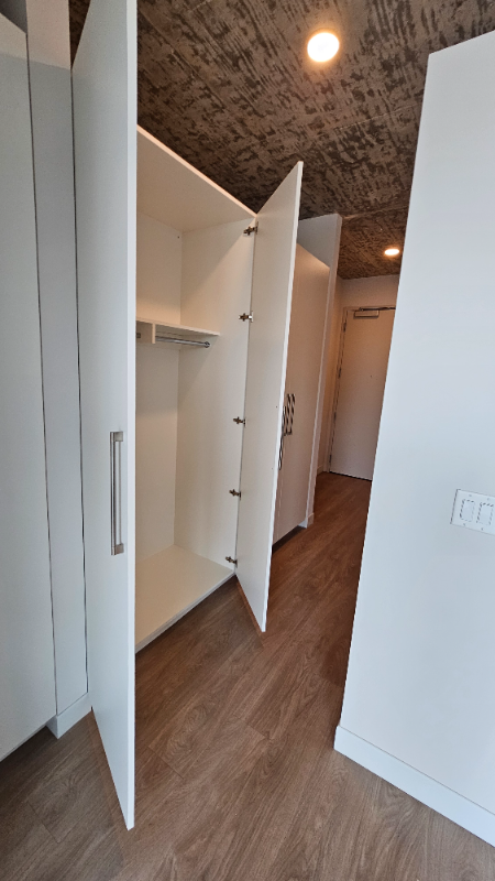 208 W Chicago Ave - Photo 6 of 15