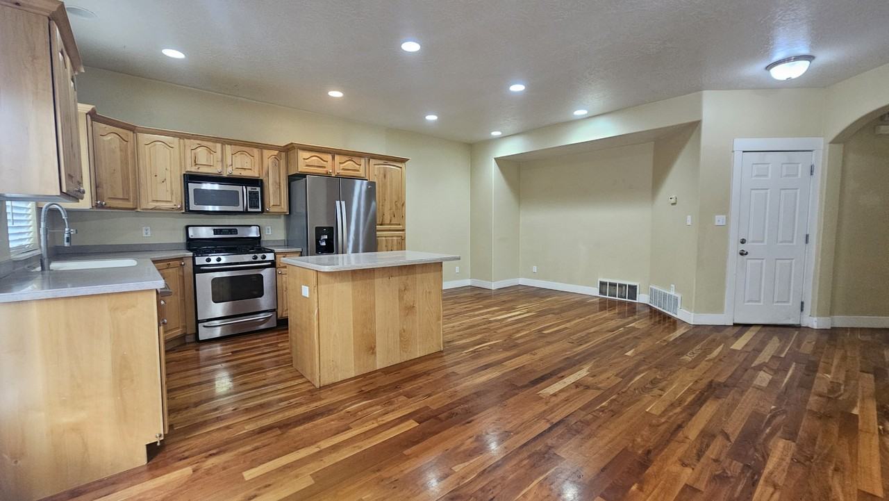 2718 North Elm Drive #NA - Photo 3 of 44