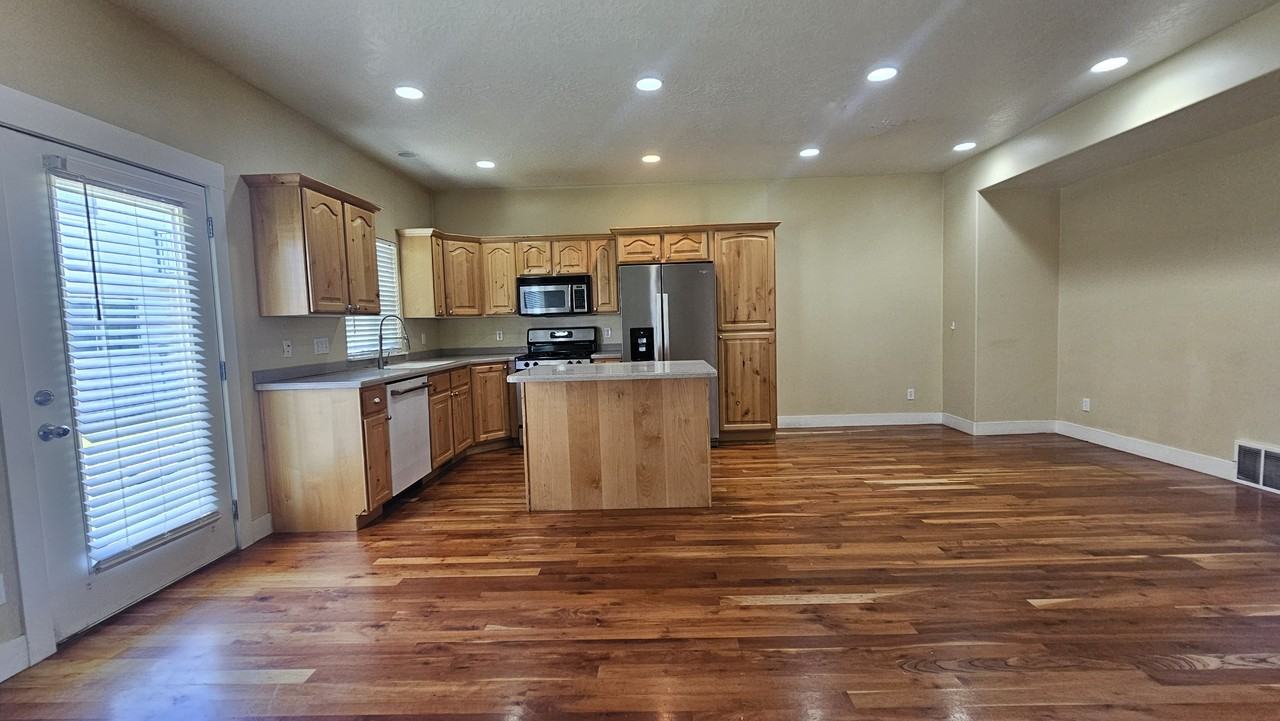 2718 North Elm Drive #NA - Photo 4 of 44