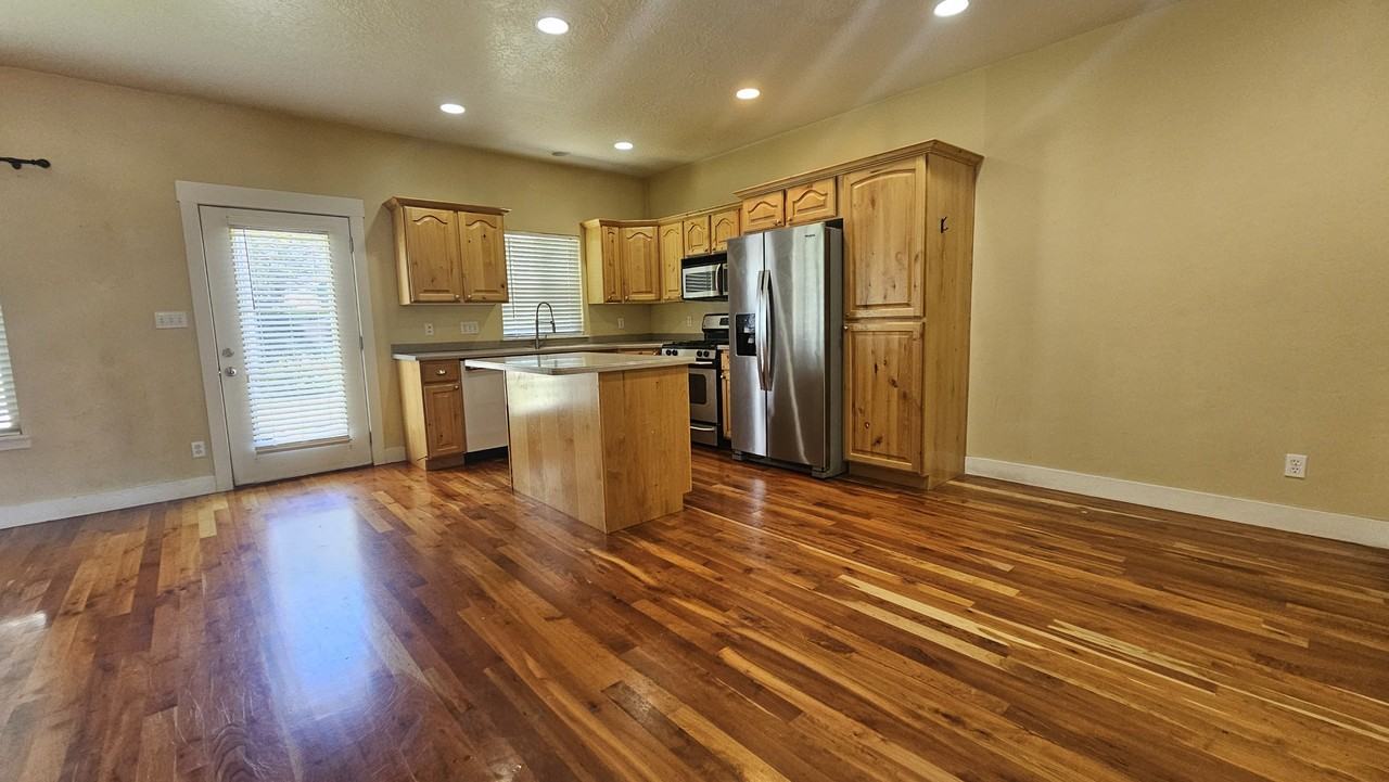 2718 North Elm Drive #NA - Photo 6 of 44