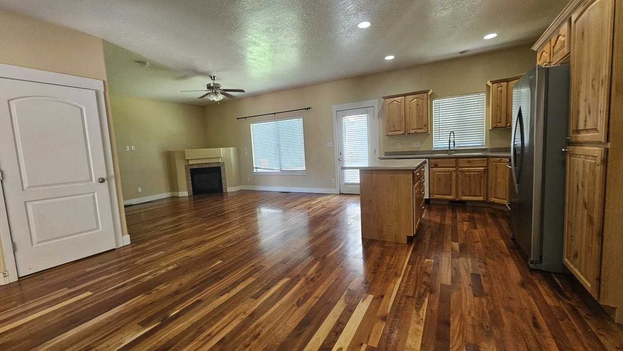 2718 North Elm Drive #NA - Photo 7 of 44