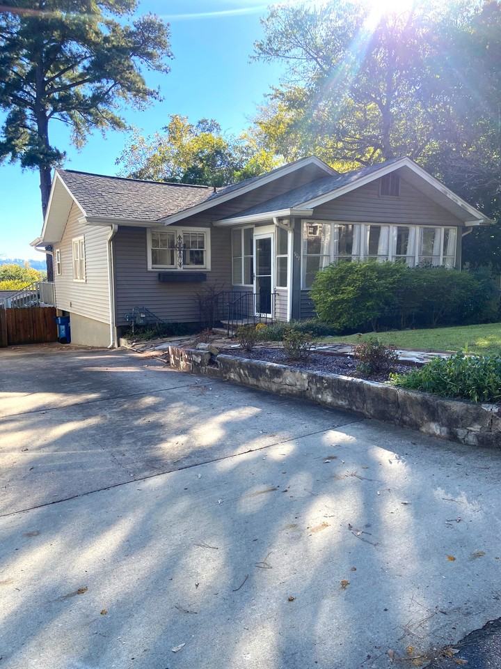 907 Irving Road - Photo 2 of 32