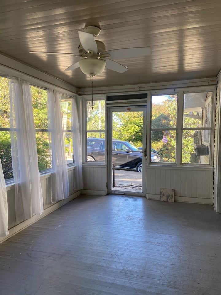 907 Irving Road - Photo 5 of 32