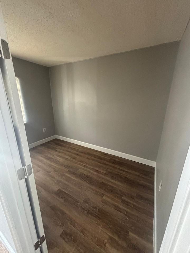 Regency Pond - Uptown Gardens - Photo 4 of 9