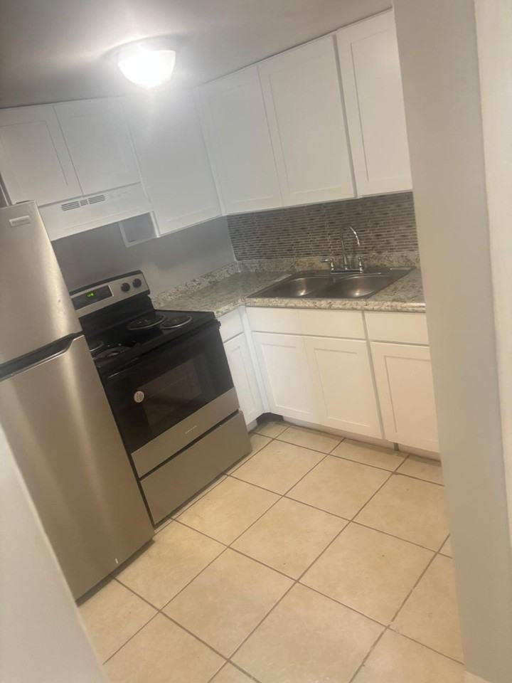 Regency Pond - Uptown Gardens - Photo 6 of 9