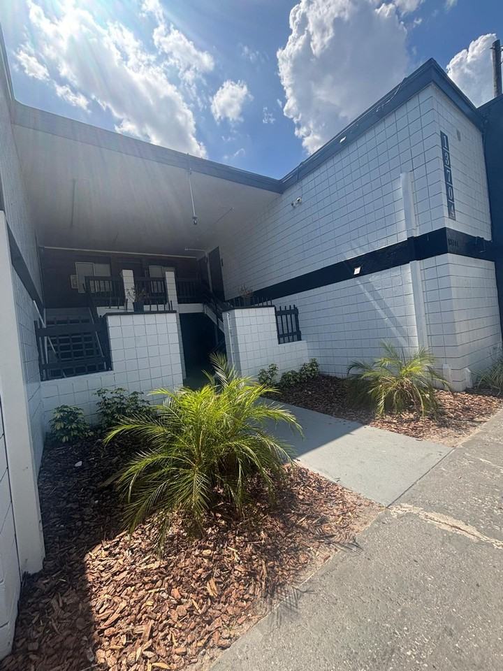 Regency Pond - Uptown Gardens - Photo 7 of 9