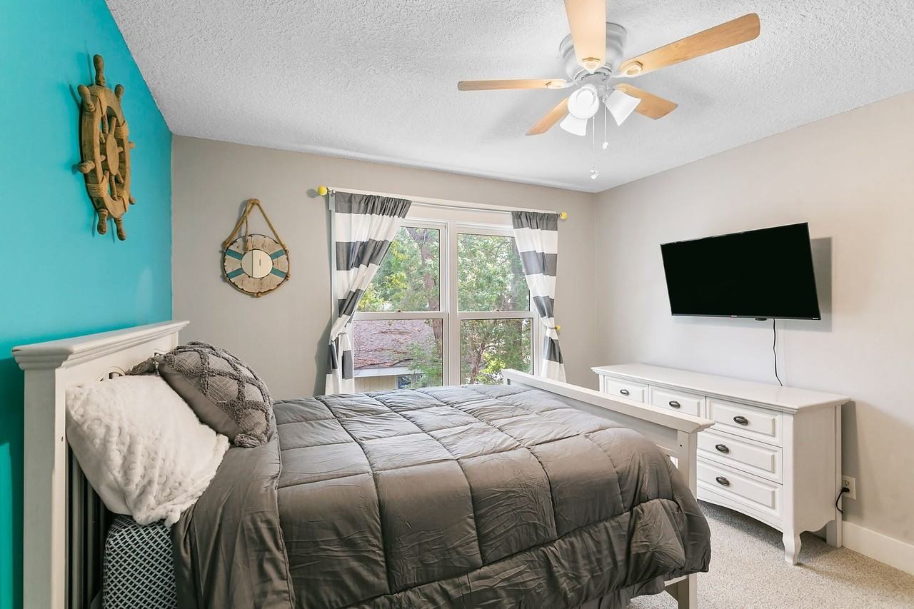 1772 Lafayette Lane - Photo 3 of 34