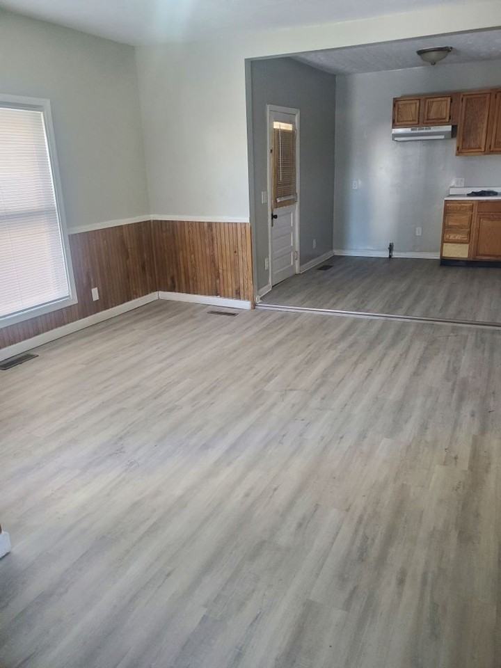 2808 South Elm Street - Photo 7 of 11