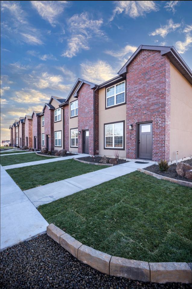 110 Stonegate Ln #110 - Photo 2 of 9