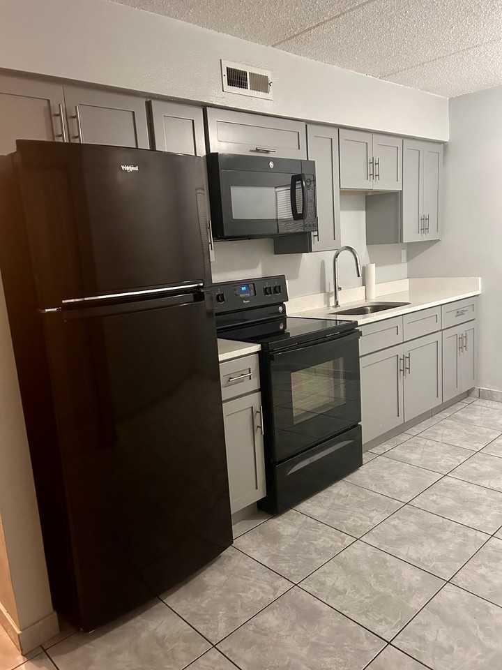 715 Michigan Court #2 - Photo 3 of 10