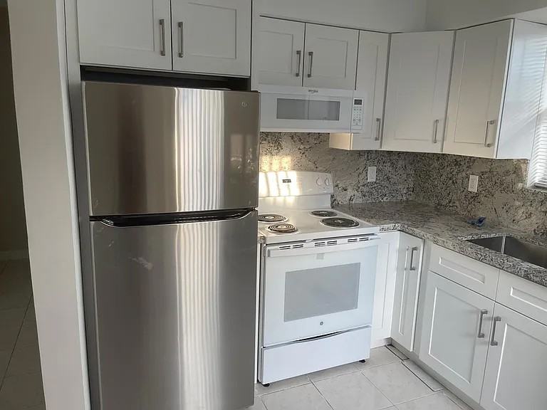 2020 Ne 56th Ct #3 - Photo 2 of 15