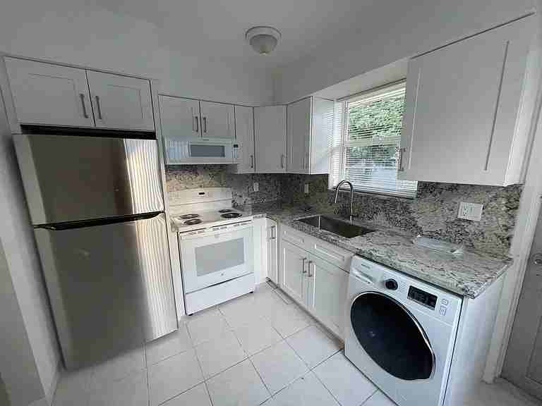 2020 Ne 56th Ct #3 - Photo 3 of 15