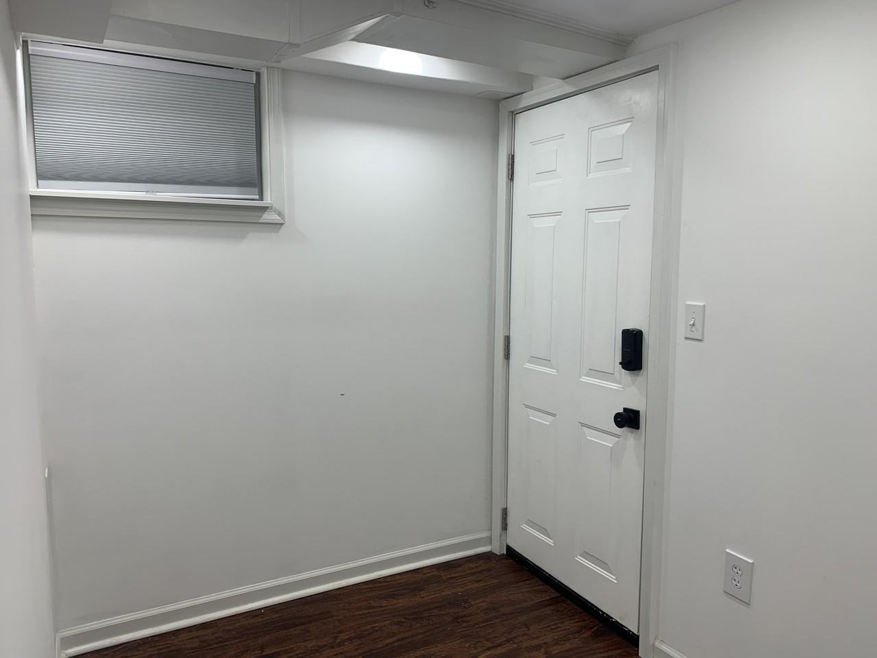 701 Fleetwood Dr #B - Photo 4 of 20