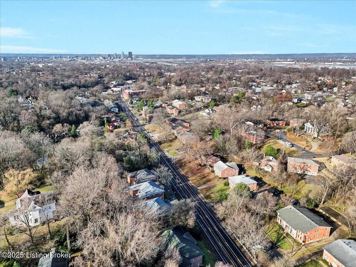 2728 Brownsboro Road - Photo 6 of 32