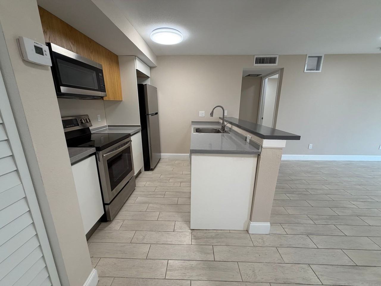 5317 Summerlin Rd - Photo 6 of 25