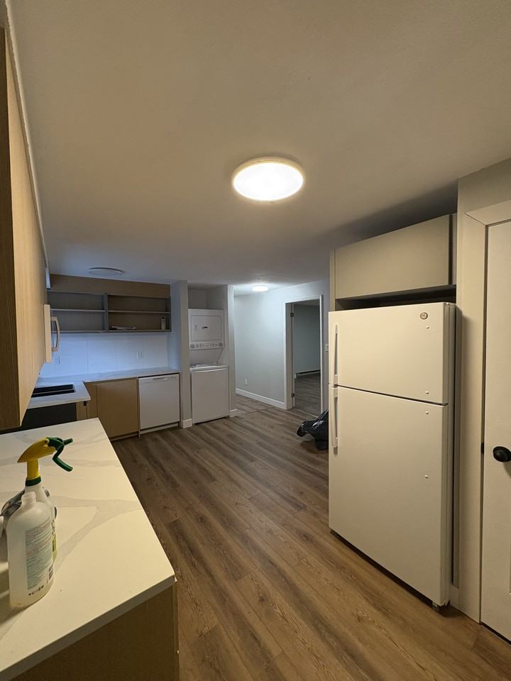 2421 Aladdin Crescent #lower